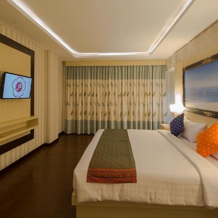 Grand Puri Saron Yogyakarta Hotel Exterior photo