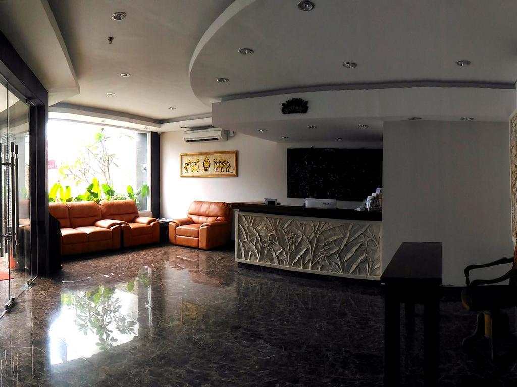 Grand Puri Saron Yogyakarta Hotel Exterior photo