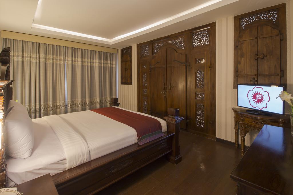 Grand Puri Saron Yogyakarta Hotel Exterior photo