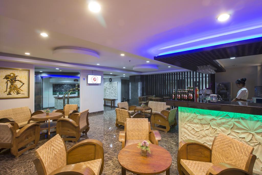 Grand Puri Saron Yogyakarta Hotel Exterior photo