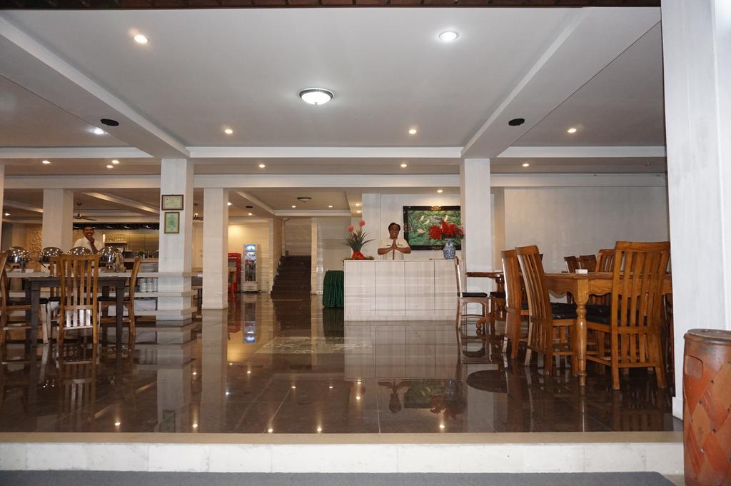 Grand Puri Saron Yogyakarta Hotel Exterior photo
