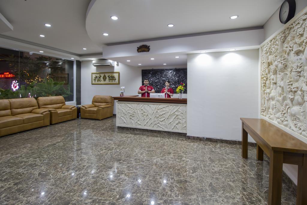 Grand Puri Saron Yogyakarta Hotel Exterior photo