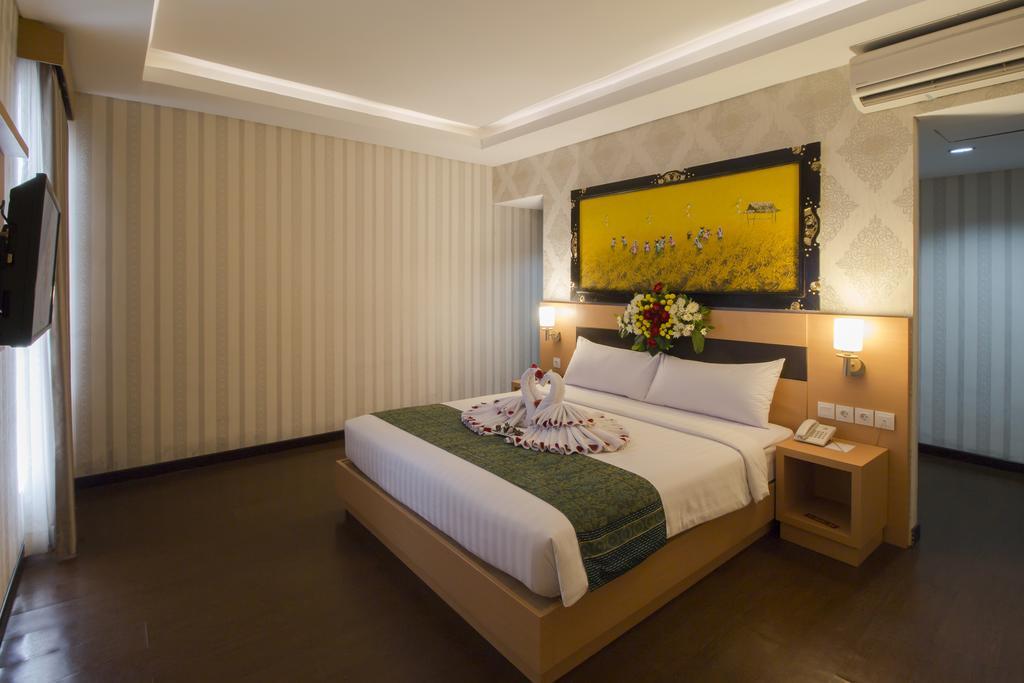 Grand Puri Saron Yogyakarta Hotel Exterior photo
